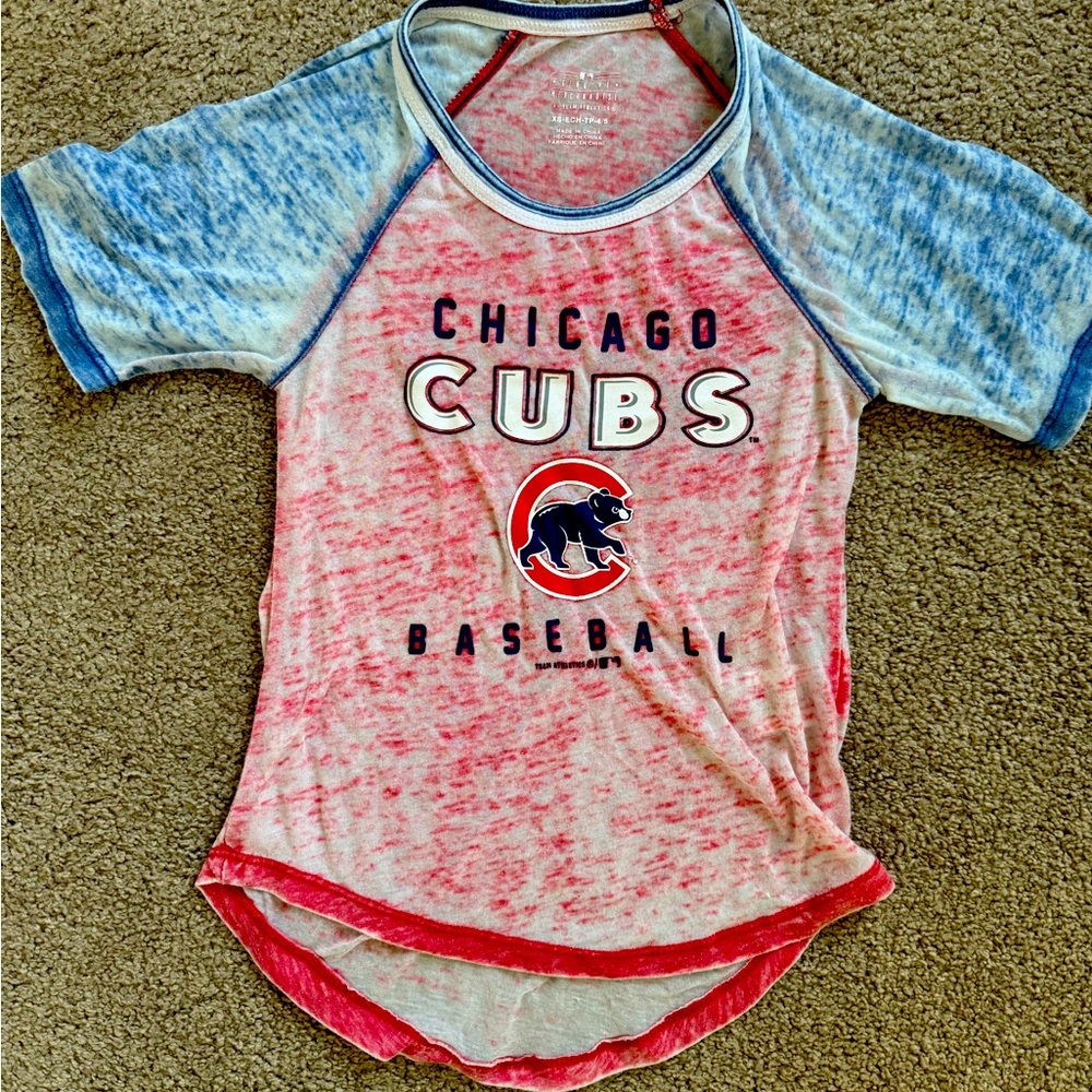 Chicago Cubs Girls Shirt - Size XS.